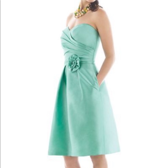 NWT Alfred Sung bridesmaid dress style D498